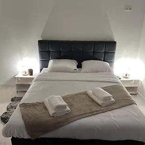 Prachtige In Centrum Met Badkamer ! Apartment